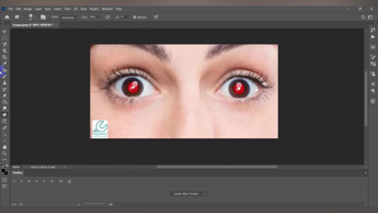 طرز بردن قرمزی چشم در عکس با فوتوشاب در کمتر از 10 ثانیه
